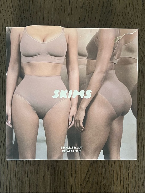SKIMS Other - SKIMS Seamless Sculpt Mid-Waist Brief Smoothing Shapewear Tummy Control NWOT